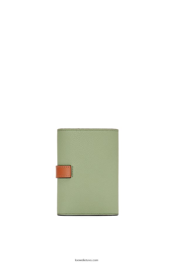 Loewe moterys maža vertikali piniginė iš minkštos grūdėtos veršienos rozmarinas / įdegis BZ26XN1225