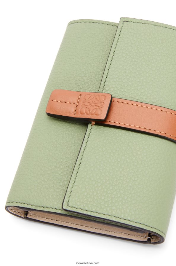 Loewe moterys maža vertikali piniginė iš minkštos grūdėtos veršienos rozmarinas / įdegis BZ26XN1225