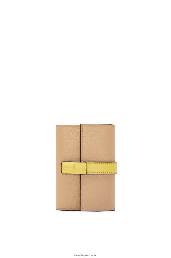 Loewe moterys maža vertikali piniginė iš minkštos grūdėtos veršienos sviestas/blyški citrina BZ26XN1286