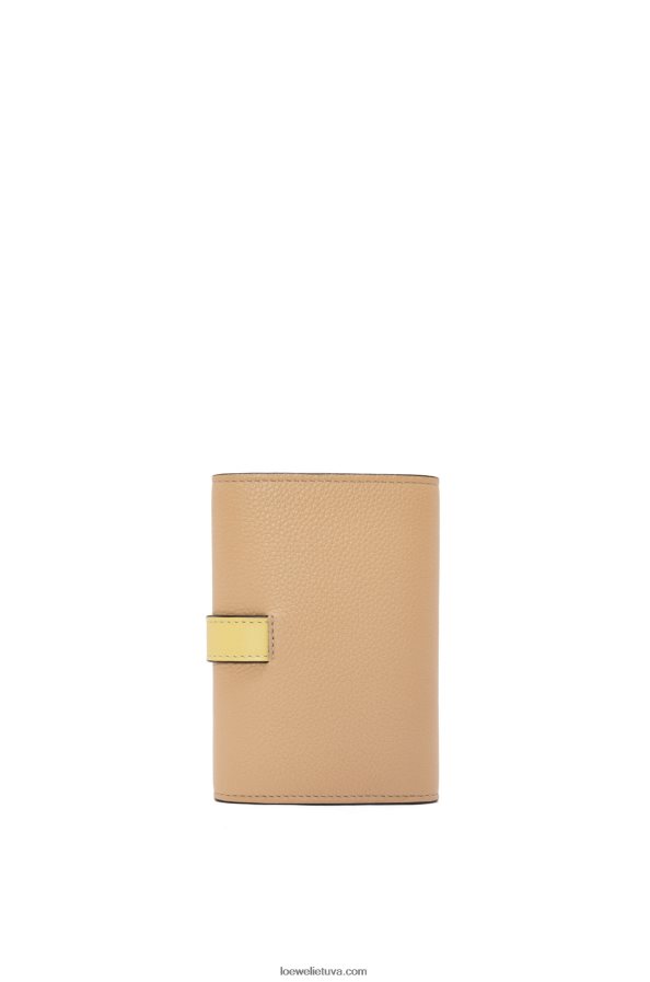 Loewe moterys maža vertikali piniginė iš minkštos grūdėtos veršienos sviestas/blyški citrina BZ26XN1286