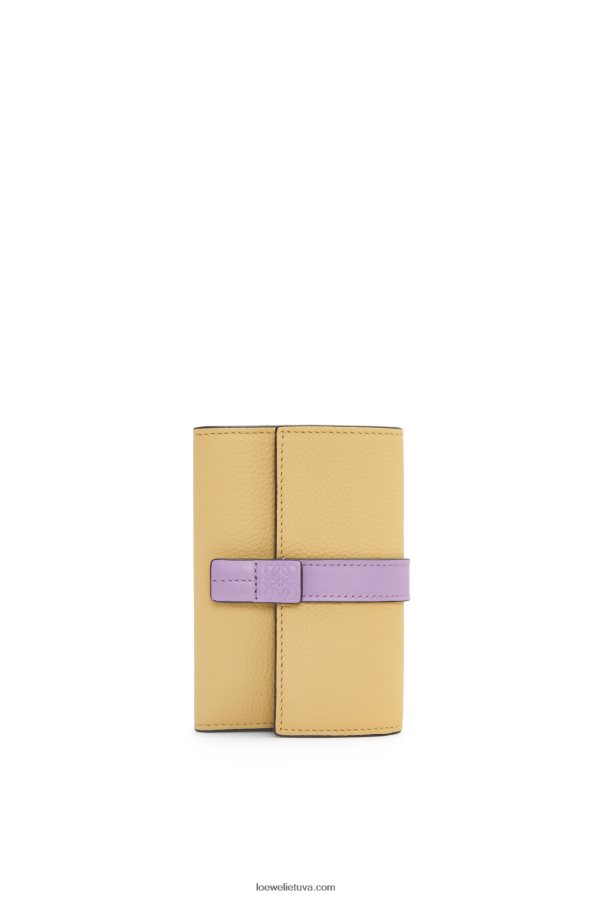 Loewe moterys maža vertikali piniginė iš minkštos grūdėtos veršienos tamsus sviestas / rausvas BZ26XN1267