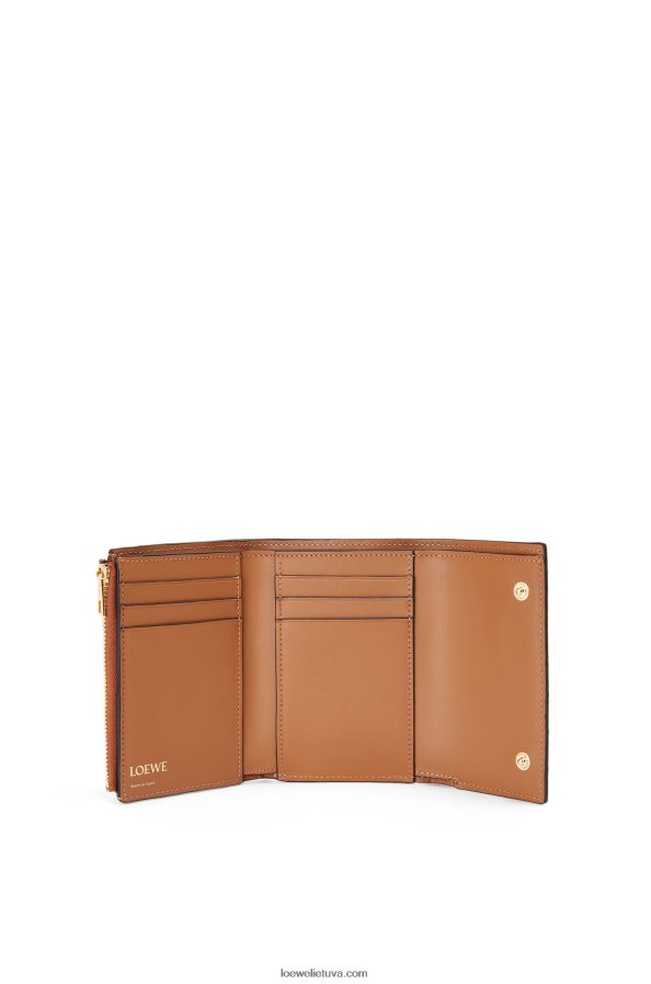 Loewe moterys pakartokite mažą vertikalią piniginę iš reljefinio šilko veršiuko įdegis BZ26XN1280