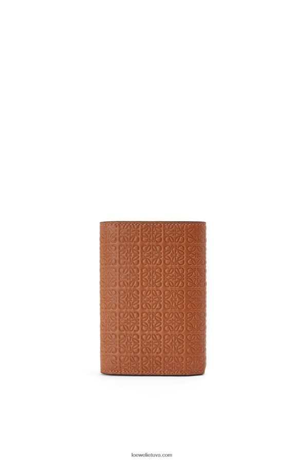 Loewe moterys pakartokite mažą vertikalią piniginę iš reljefinio šilko veršiuko įdegis BZ26XN1280