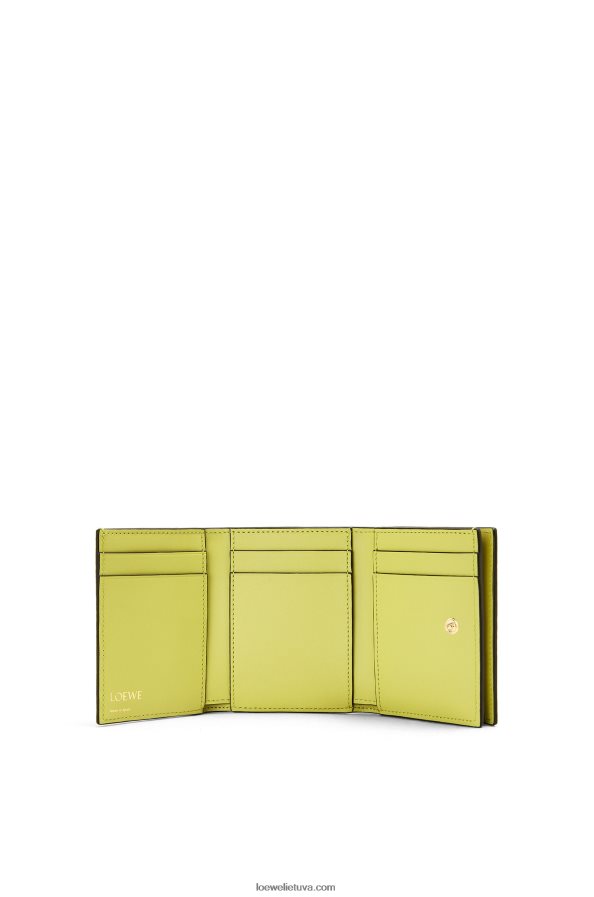 Loewe moterys pasikartojanti trisluoksnė piniginė iš reljefinės šilkinės veršio odos kalkių geltonumo BZ26XN1317