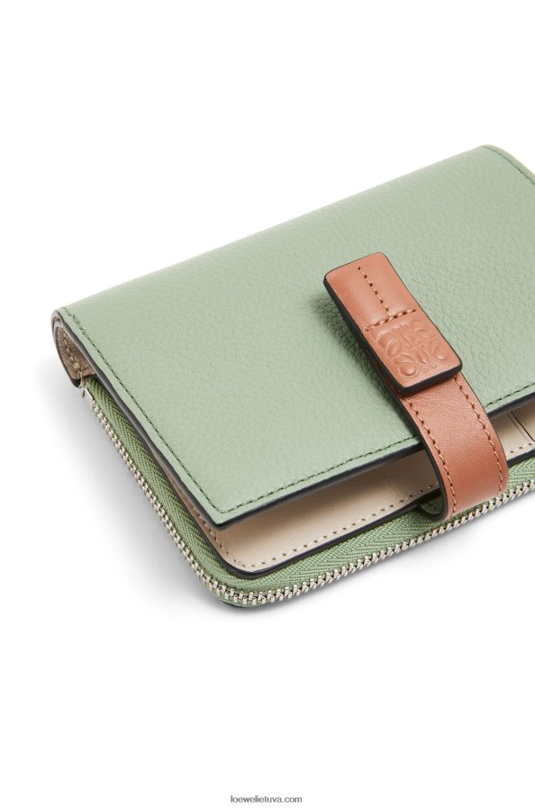 Loewe moterys plona užtrauktuku užsegama piniginė iš minkštos blauzdos odos rozmarinas / įdegis BZ26XN1224