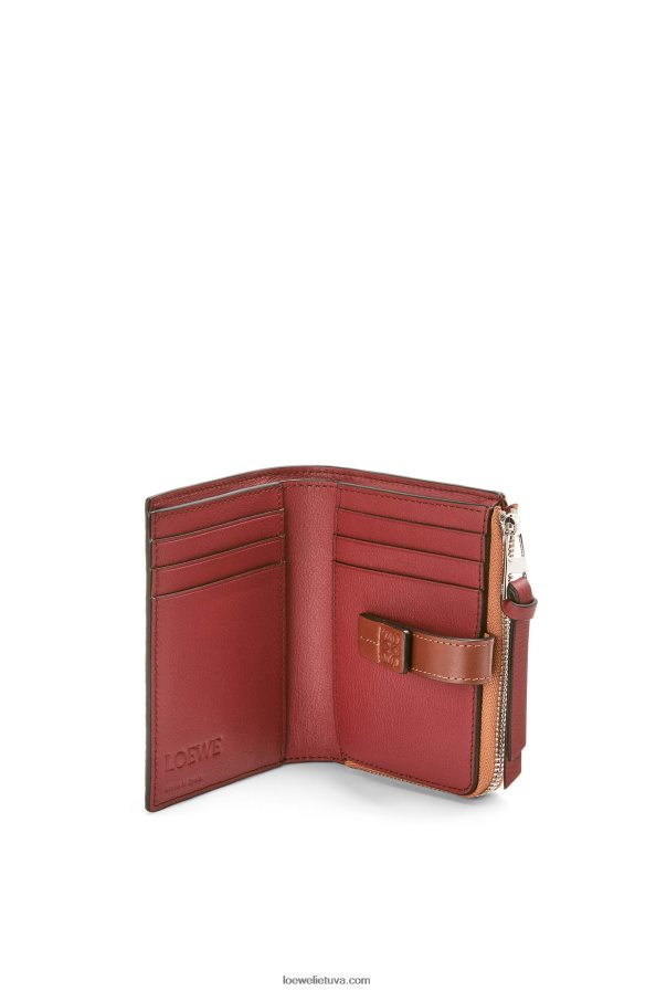 Loewe moterys plona užtrauktuku užsegama piniginė iš minkštos blauzdos odos šviesi karamelė/pekano BZ26XN1255