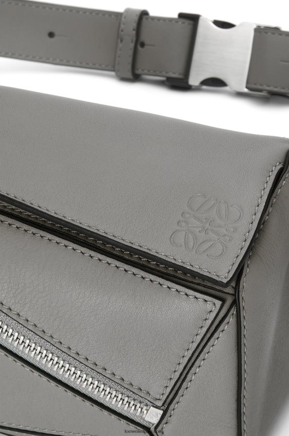 Loewe vyrų mini galvosūkis iš klasikinės blauzdos odos asfalto pilka BZ26XN570