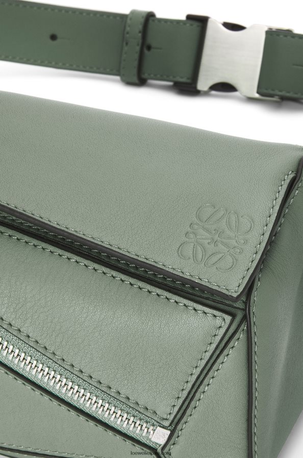 Loewe vyrų mini galvosūkis iš klasikinės blauzdos odos tamsusis šalavijas BZ26XN298