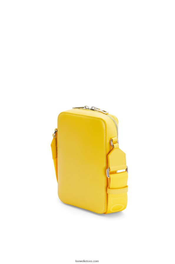 Loewe vyrų vertikali kišenė iš satino blauzdos odos geltona BZ26XN614