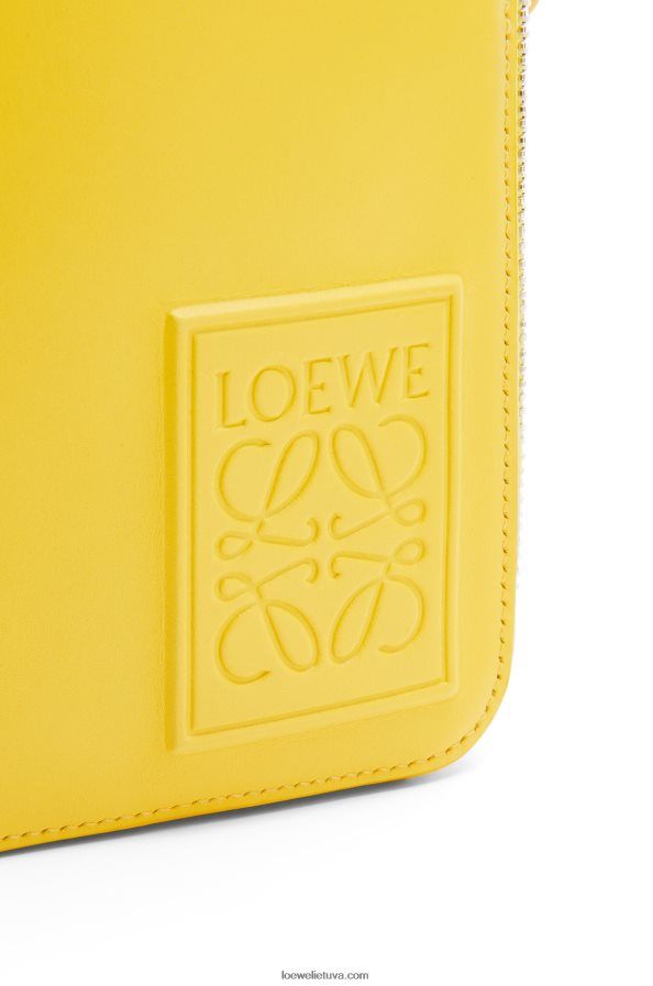 Loewe vyrų vertikali kišenė iš satino blauzdos odos geltona BZ26XN614